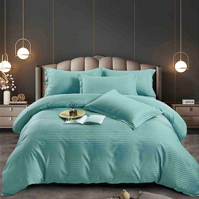 Едноцветно спално бельо - светлосиньо с райе