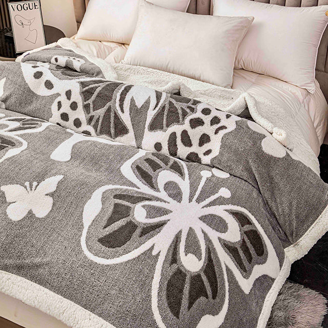 Плюшено 3D одеяло - Тъмносив цвят с пеперуди - F3D-07