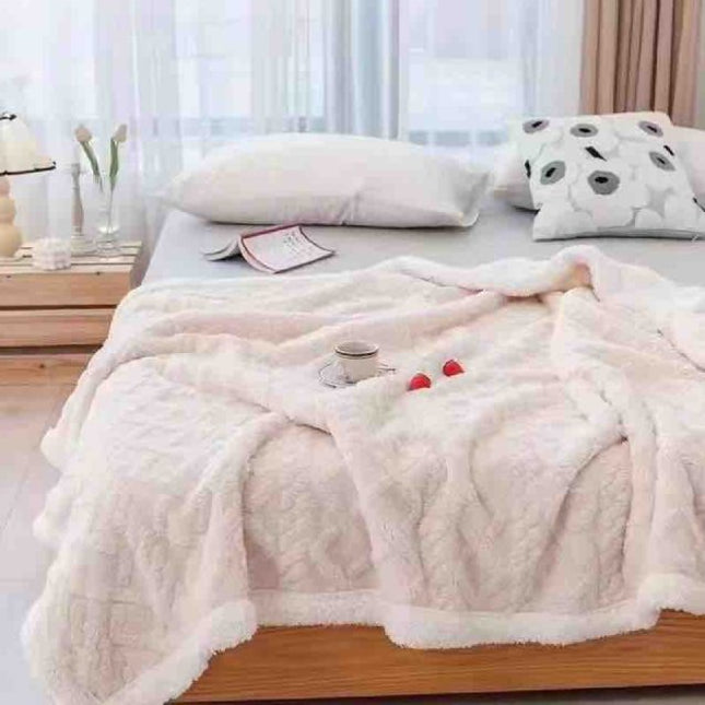 Плюшено одеяло – крем – F13-02